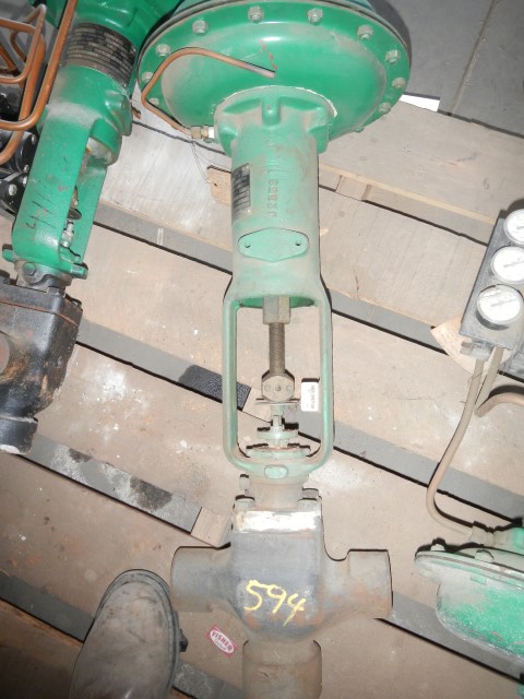 Fisher 1 1/2" 250 Rating, Iron, Threaded 3 - Way Control Valve